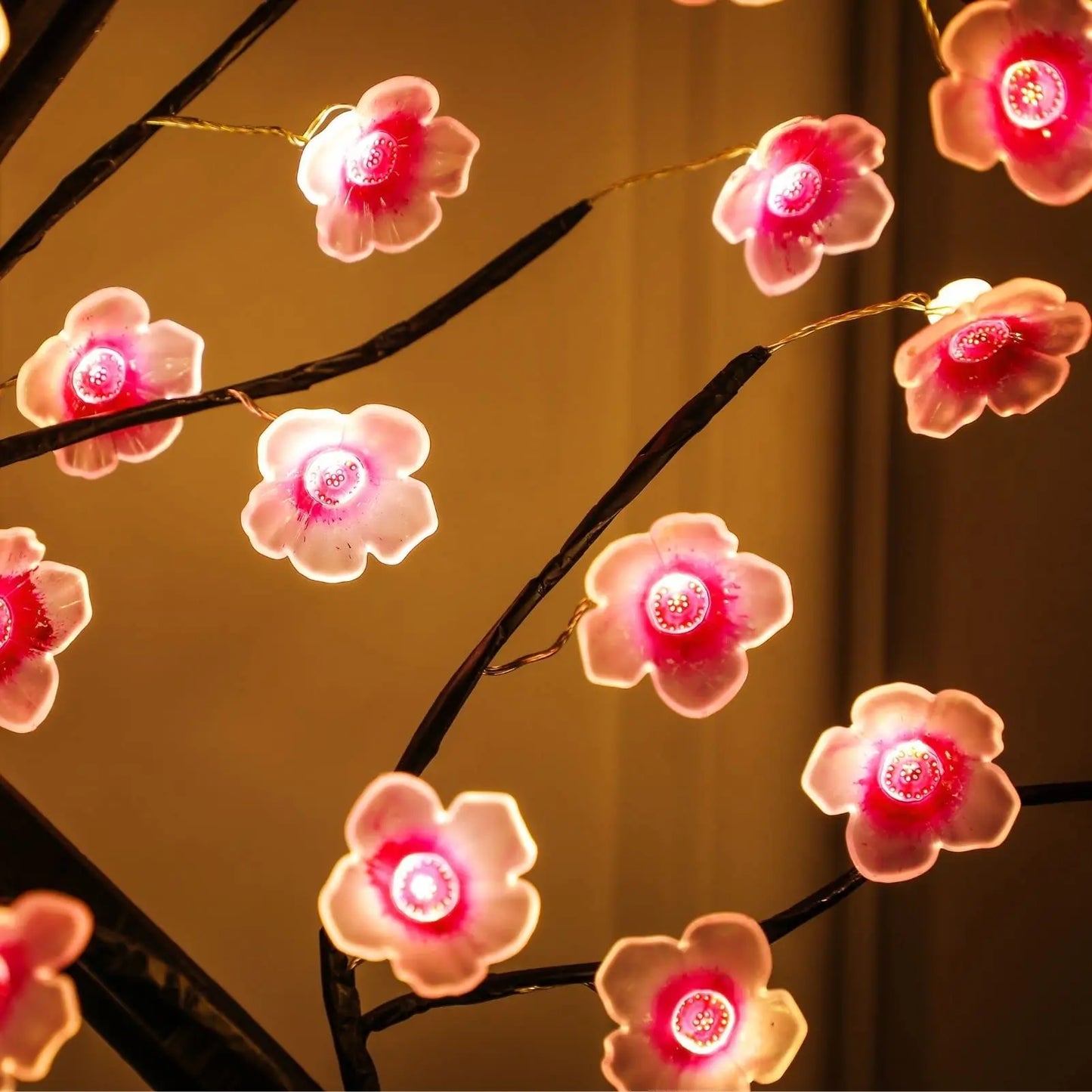 BlossomGlow – Verbindet Blumen und sanftes Leuchten, Batterie oder USB betrieben